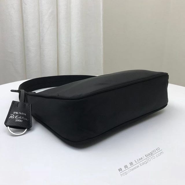 prada女包 普拉達最新爆款升級版Hobo腋下包 1NE515 肯豆同款 prada女士尼龍單肩包  pyd2240